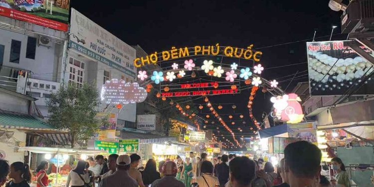 Chợ đêm Phú Quốc là điểm đến hấp dẫn không nên bỏ lỡ