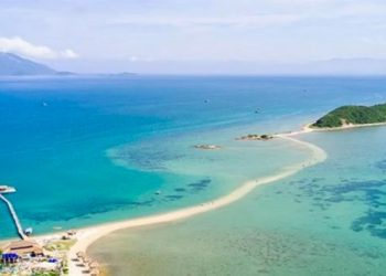 Đảo Điệp Sơn nhìn từ xa