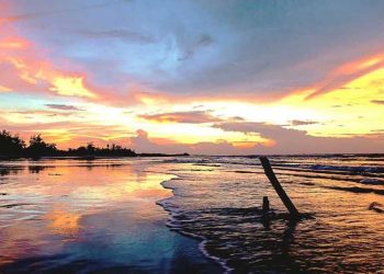 Thiên nhiên huyền ảo trong bức ảnh lúc hoàng hôn