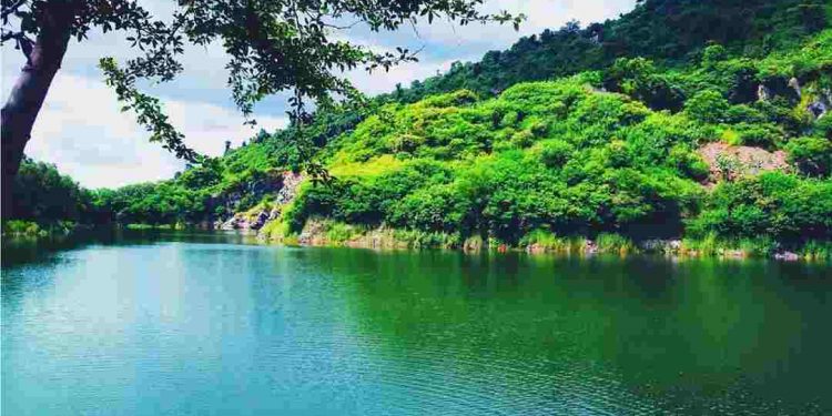 Màu xanh nước biếc của thung lũng Ma Thiên Lãnh