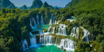 Thác Bản Giốc với ba tầng đá vôi chủ đạo