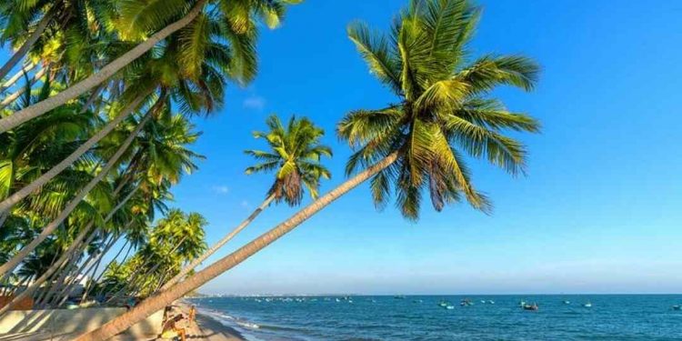 Mũi Né là nơi du lịch lý tưởng cho những ai mê biển xanh, cát trắng