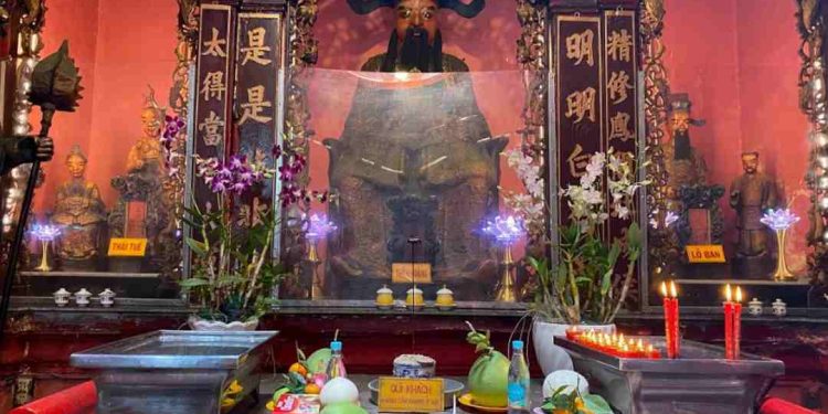 Văn khấn tại chùa Ngọc Hoàng và cách khấn khi dân lễ