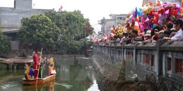 Lễ hội diễn ra trong ba ngày