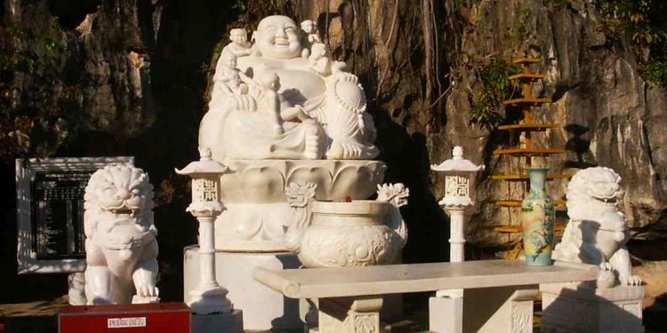 Khám phá nét đẹp của Chùa Hang