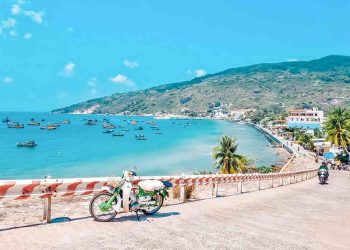 Có nhiều cách đến đảo Hòn Sơn