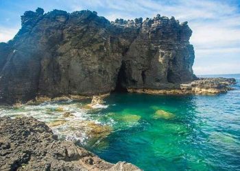 Hòn Tranh là một trong những hòn đảo đẹp nhất của đảo Phú Quý