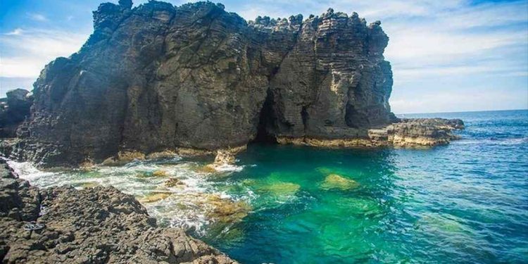 Hòn Tranh là một trong những hòn đảo đẹp nhất của đảo Phú Quý