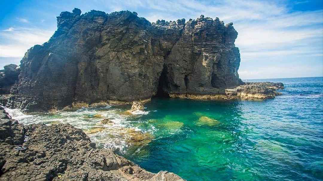 Hòn Tranh là một trong những hòn đảo đẹp nhất của đảo Phú Quý