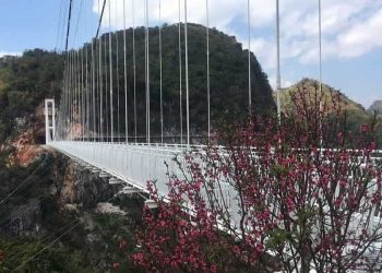 Cầu kính Mộc Châu mang tên Tình Yêu