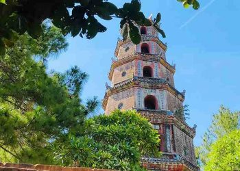 Chùa Thiên Mụ thu hút nhiều khách tham quan trong ngoài nước 