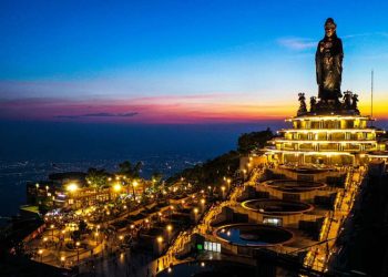 Núi Bà Đen là một địa điểm du lịch tâm linh cực ấn tượng
