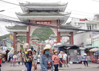 Đi lễ chùa Bà Châu Đốc cần sắm gì? Có linh thiên hay không?