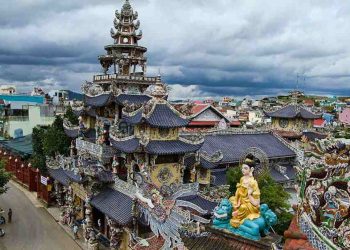 Kinh nghiệm đi chùa Linh Phước? Đi khi nào? Cách di chuyển?